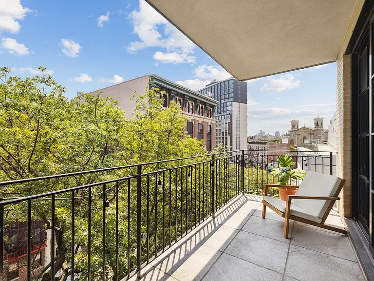 532 Clinton Ave #6B — Photo 4