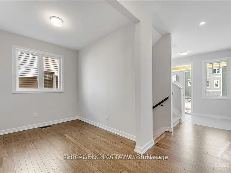89 Hackamore Cres — Photo 3