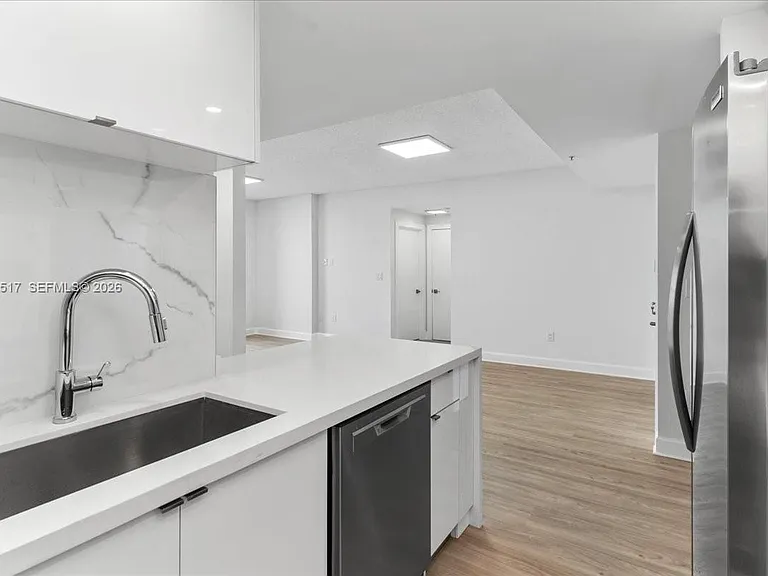 185 SE 14th Ter #2307 — Photo 7