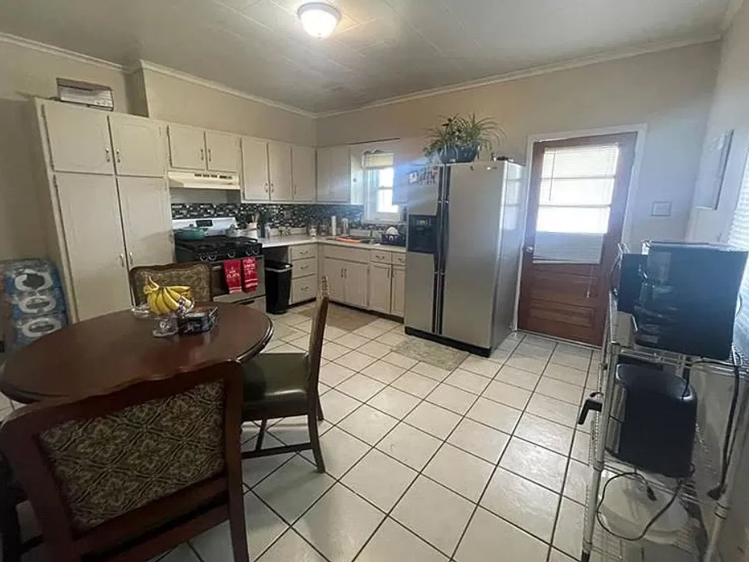 Charming 2-Bedroom Side of Historic Duplex — Photo 3