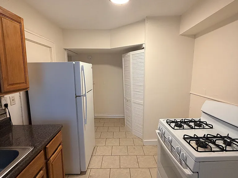 295 Norton St #B8 — Photo 4