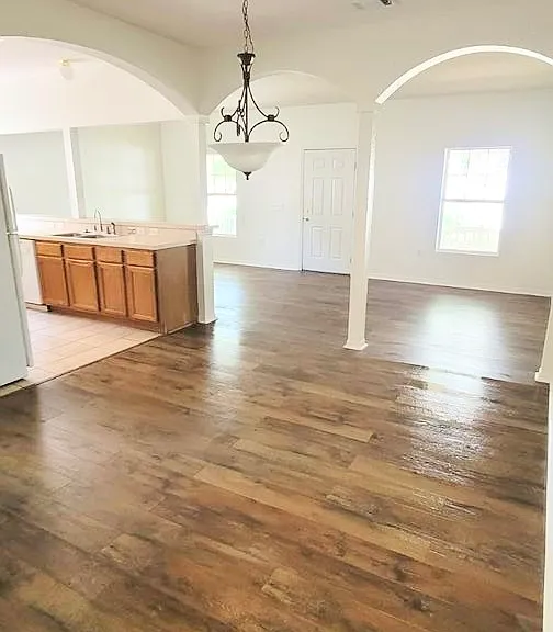 1004 Park Central Cir — Photo 3