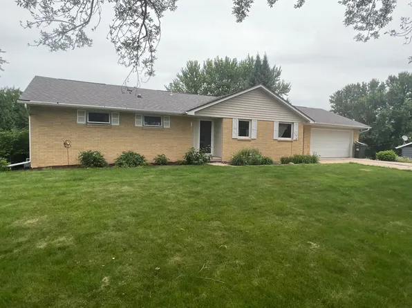 107 Lincoln Dr, West Union, IA 52175