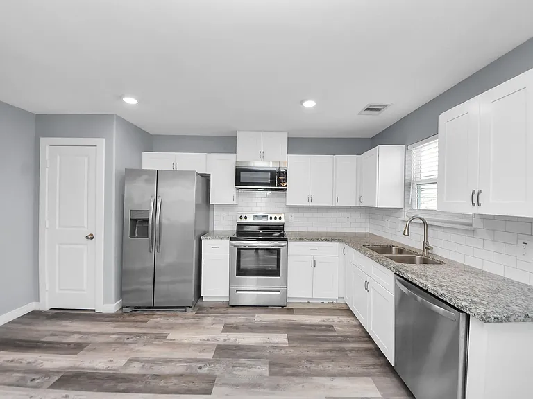 618 Maple Way #B — Photo 8