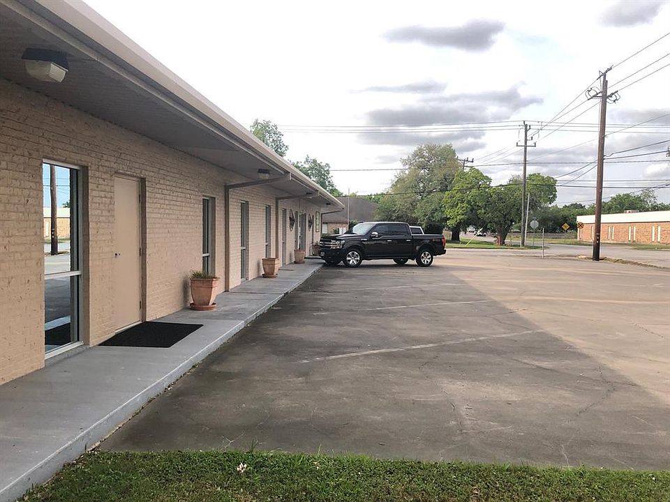 1st image of 200 S 10th St