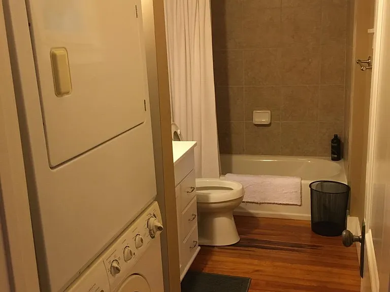 516 E Guenther St #C — Photo 12