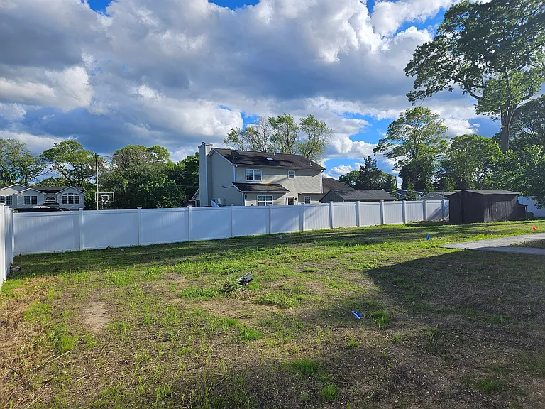 Yerk Ave — Photo 9