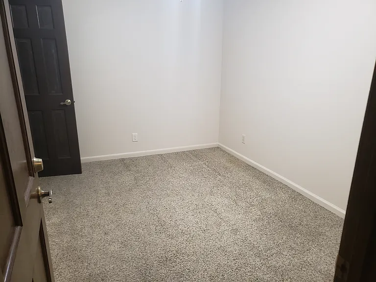 Office w/ walk in closet