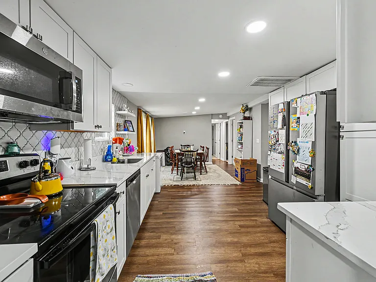 309 Farrell St — Photo 8
