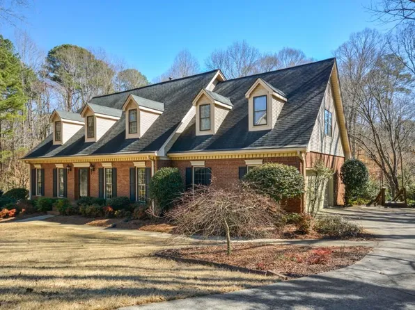 11710 Mountain Laurel Dr, Roswell, GA 30075