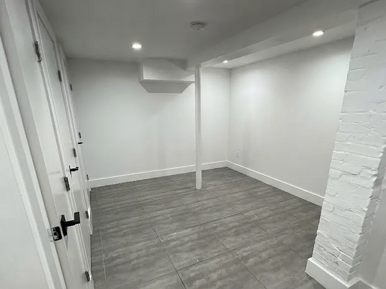 482 Onderdonk Ave #1L — Photo 12