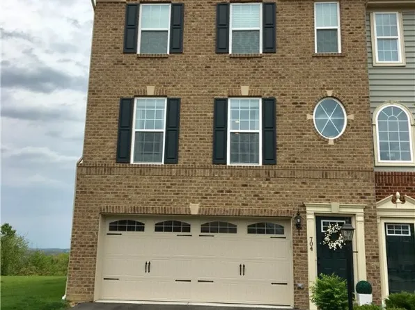 704 Pointe View Dr #D, Mars, PA 16046
