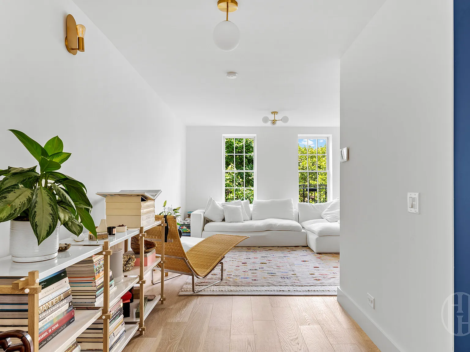 16 Monroe Place — Photo 2