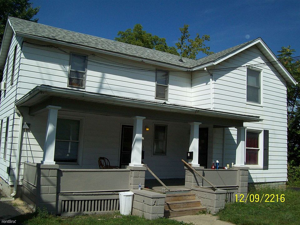 1926 court st 3 4 001