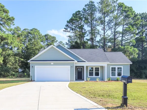 1 Finch Ln, Parkton, NC 28371