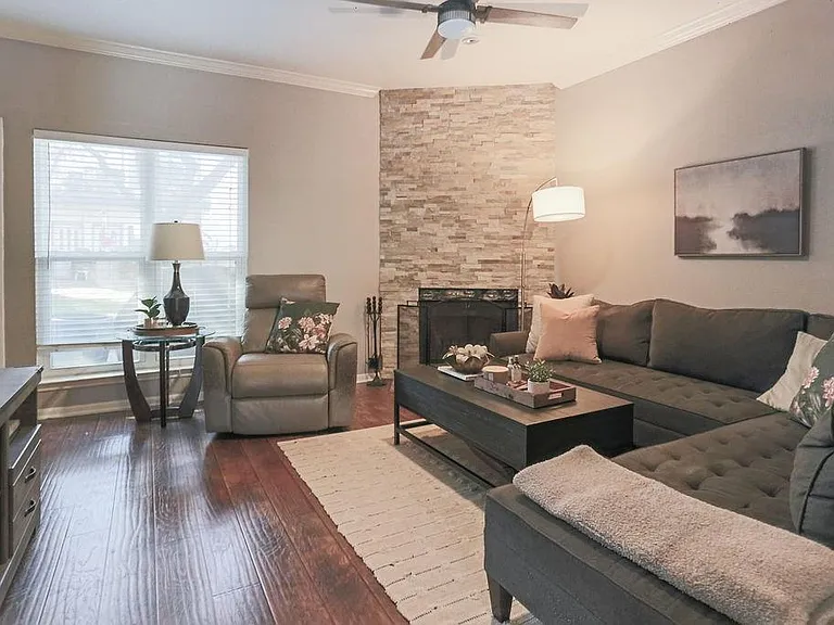 1307 Kinney Ave #121 — Photo 2