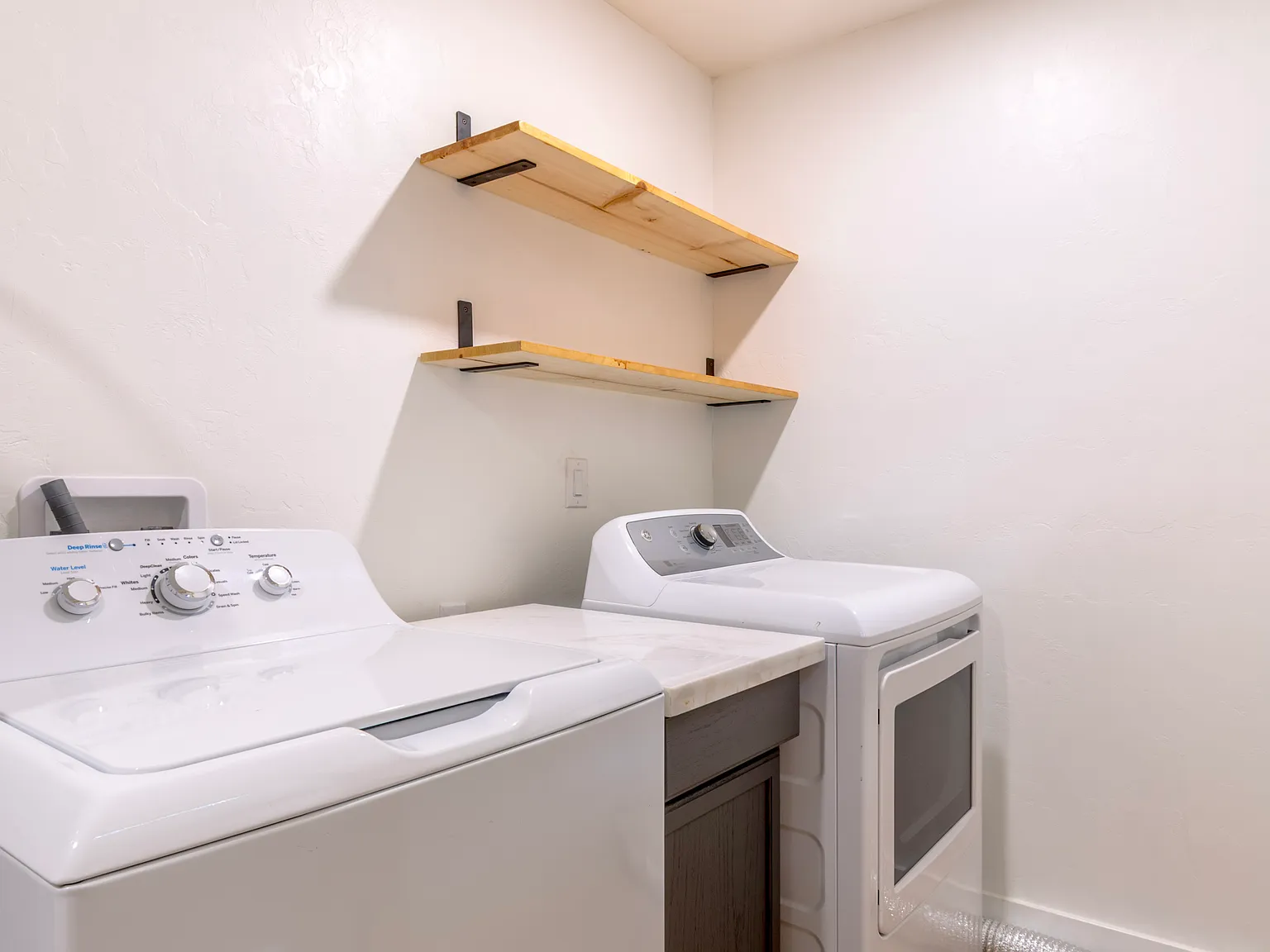 2 bed, 840 sqft, $1,350 — Photo 3