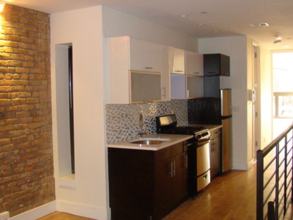 1st image of 263 Clifton Pl APT 1R
