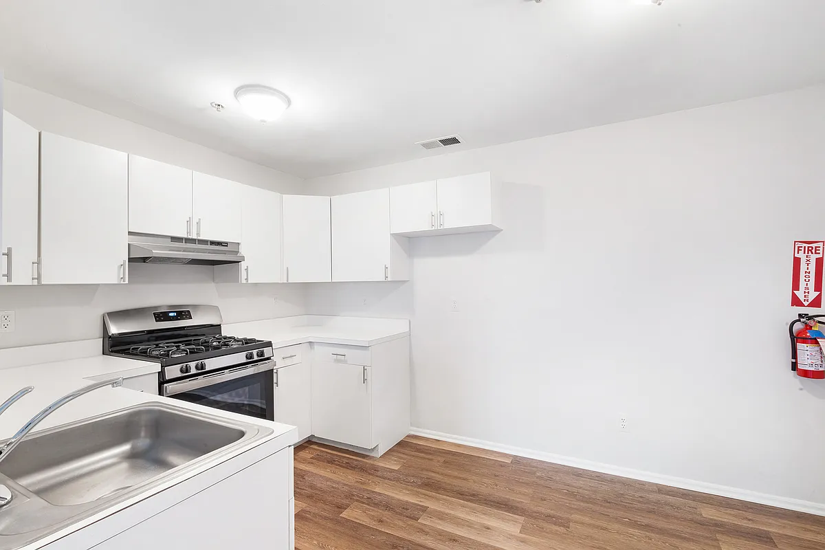 Building Photo - 701 Tallwood Ln