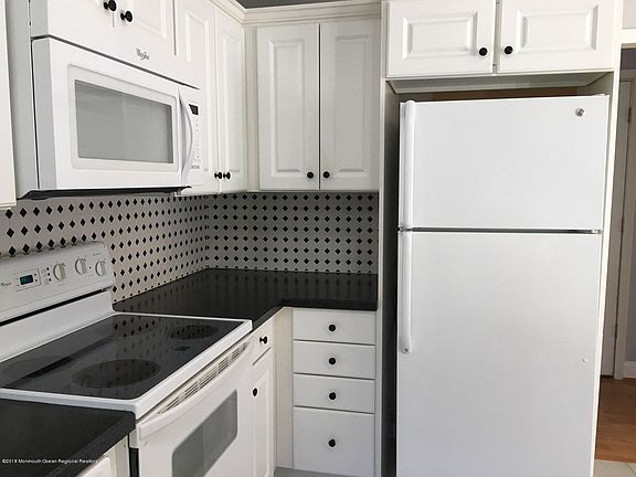 3rd image of 903B Dumbarton Dr