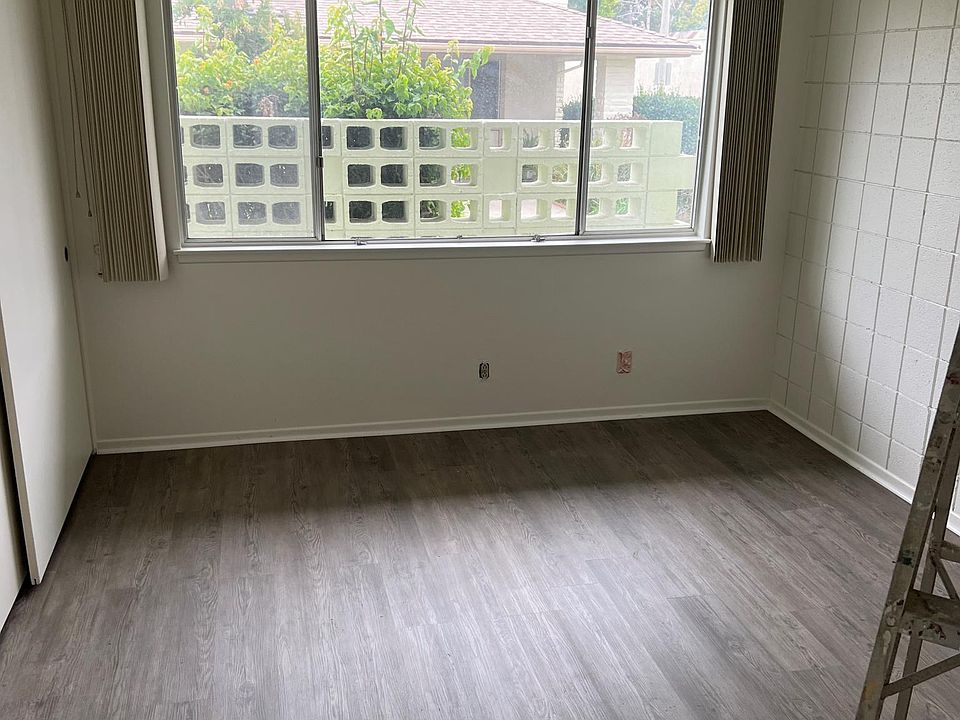 2nd image of 181 W Bowling Grn