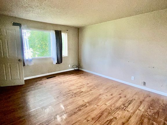 2nd image of 1434 Lathrop St #1