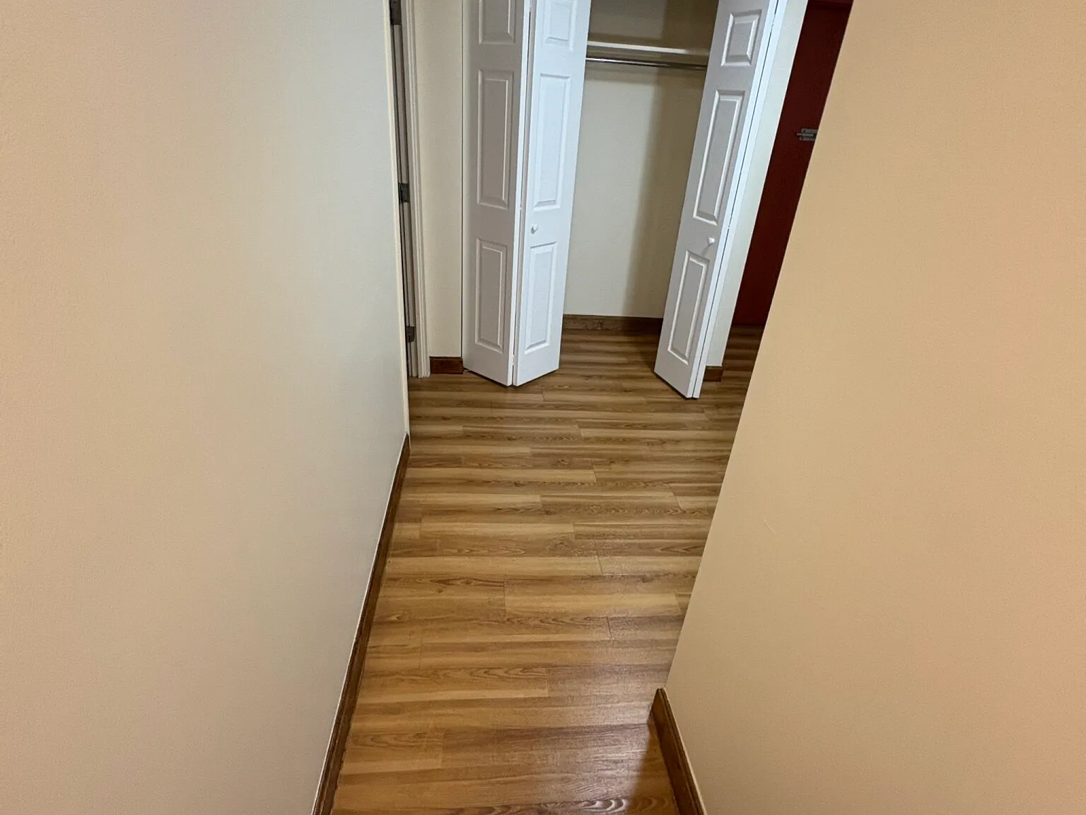 3 bed, 999 sqft, $4,550 — Photo 3