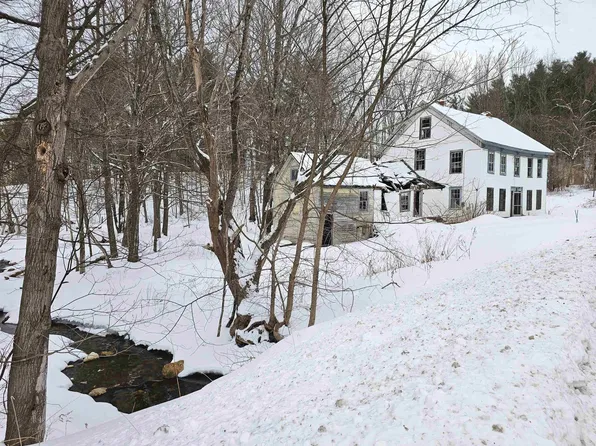 339 South Stream Road, Pownal, VT 05261