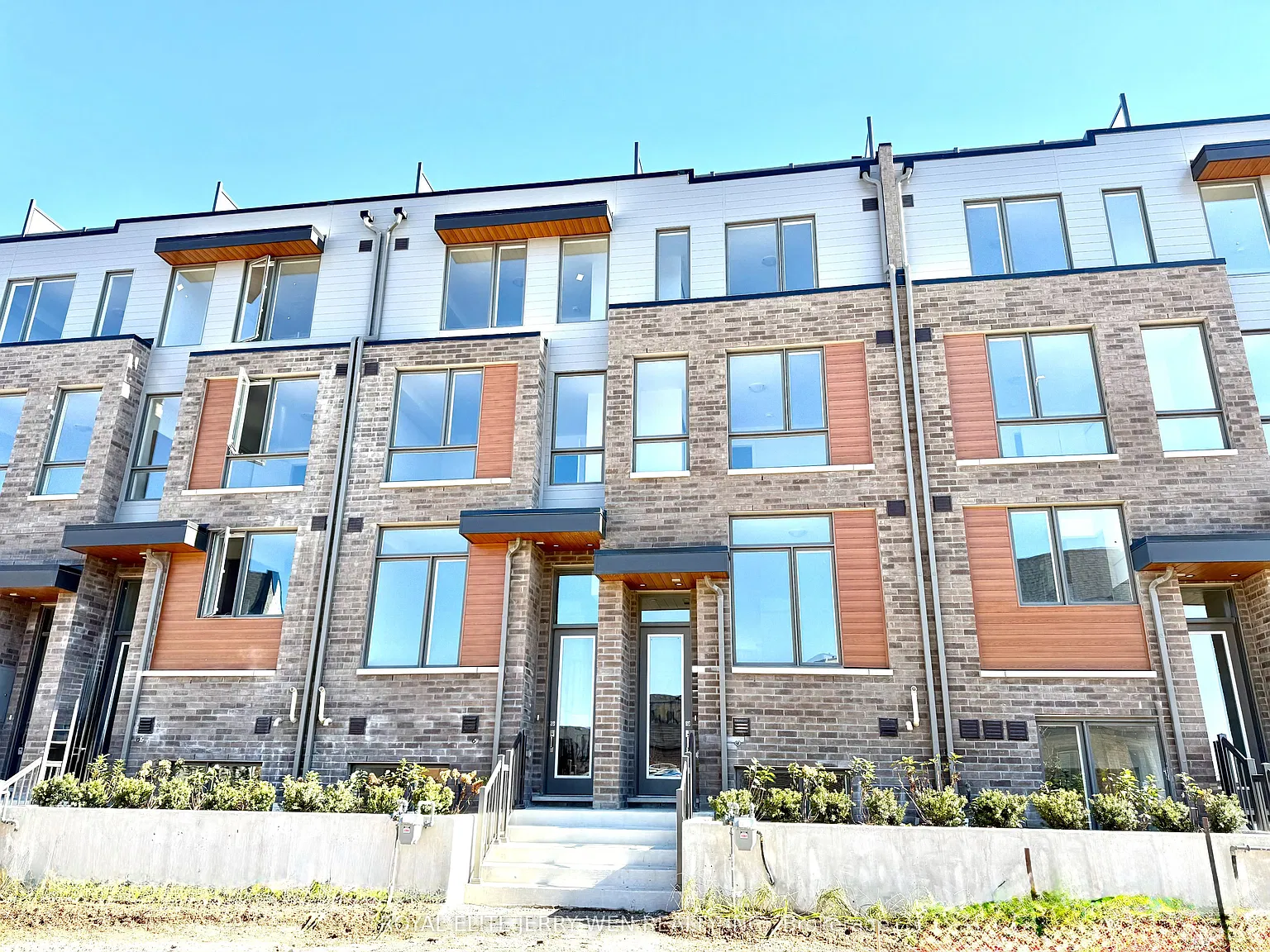 5 bed, $4,300 — Photo 1