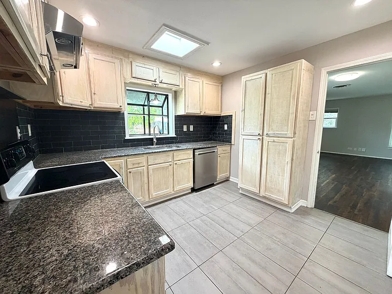 414 Olney Dr — Photo 10