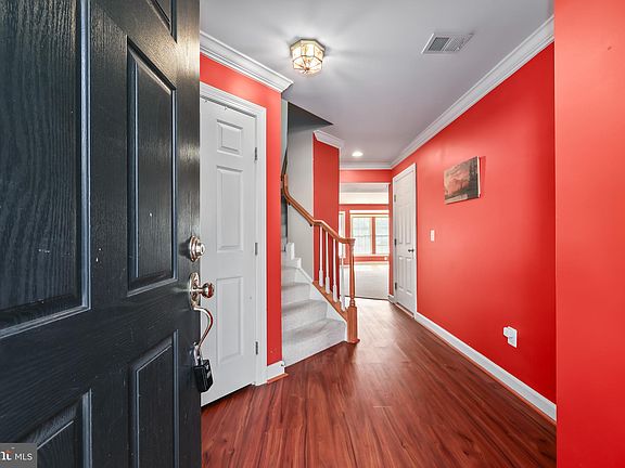 3rd image of 1022 Hotchkiss Pl