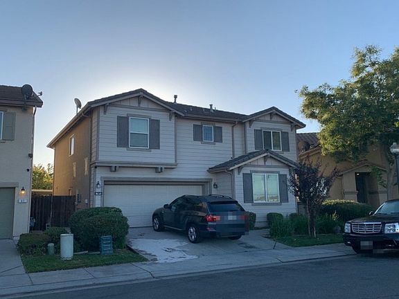 3rd image of 47 Seatuck Ct