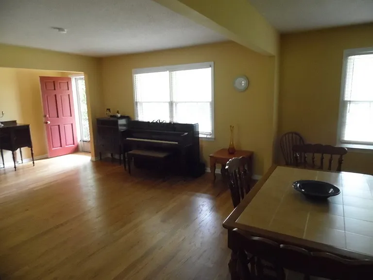 1107 Shoreview Dr — Photo 2
