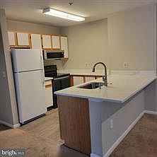 5th image of 20 Greystone Ct #A
