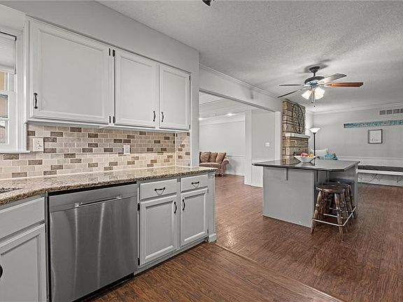 4th image of 103 Crestview Dr
