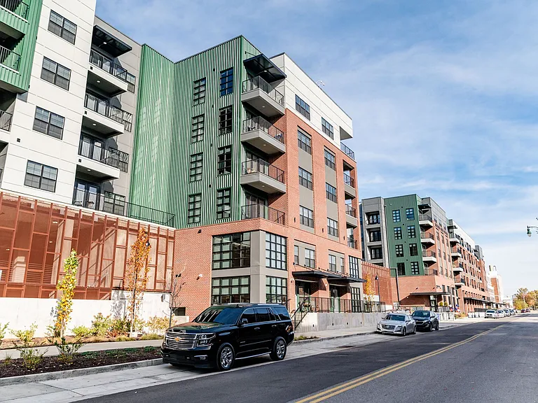 Harbor Side at Conwood Flats Apartments — Photo 35