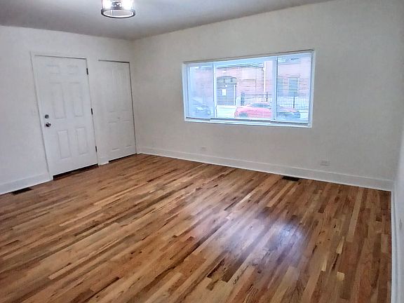 3rd image of 2108 N Keeler Ave #1F