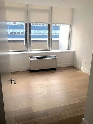 Rented by Manhattan Realty Group | media 26