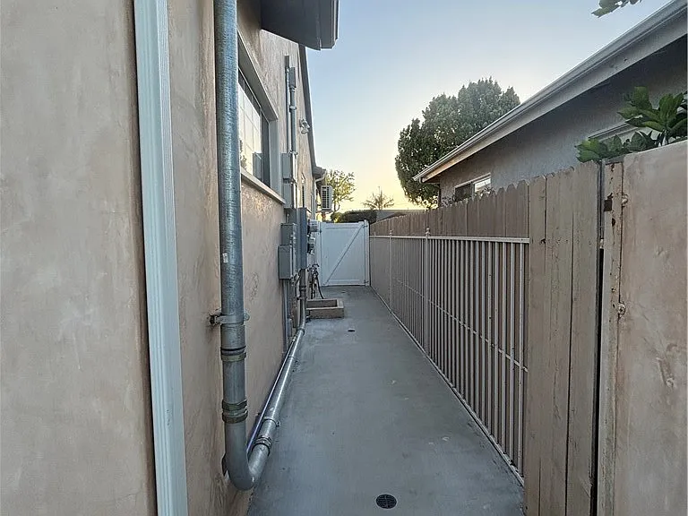6250 Aura Ave — Photo 54