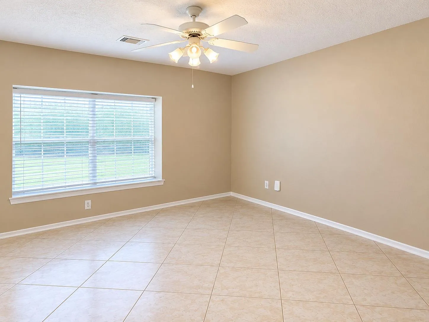 4 bed, 2.5 bath, 2168 sqft, $2,500 — Photo 4