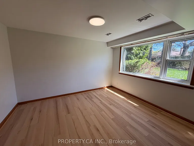 3 Bondhead Pl #LOWER — Photo 1