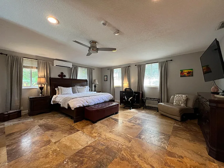 1008 NE 16th Pl — Photo 10
