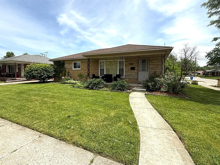 6810 Rosemary St — Photo 2