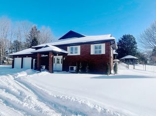 911 School Rd, Kingston, ON K7L 4V1