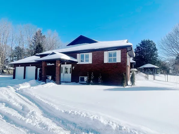 911 School Rd, Kingston, ON K7L 4V1