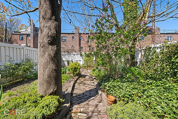 Rented by CORE | media 16