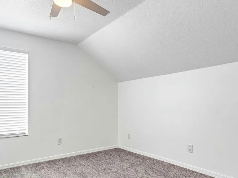 16013 Stags Leap Dr — Photo 27