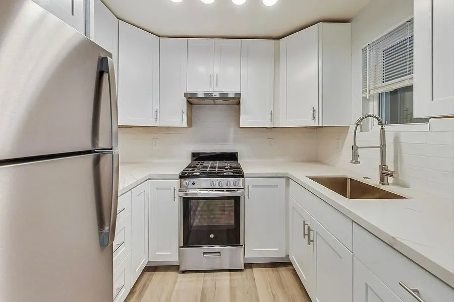 Renovated 1-Bedroom with In-Unit Laundry Near Lake Merritt — Photo 1