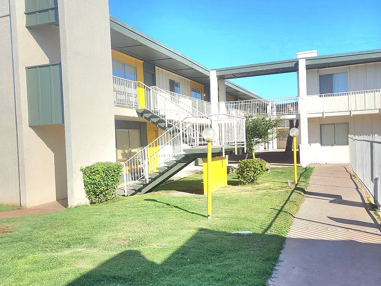 Park West Apartments — Photo 28