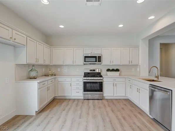 8916 El Diablo St, Las Vegas, NV 89131